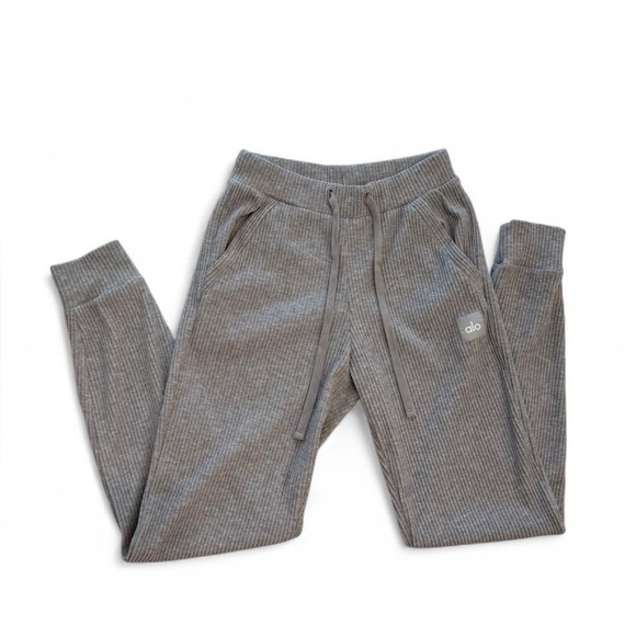 Alo Yoga Muse Sweatpants - Picture 4 of 10